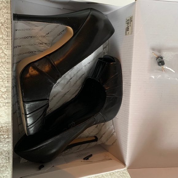 Aldo high heels, black leather, size 8. - Picture 8 of 10